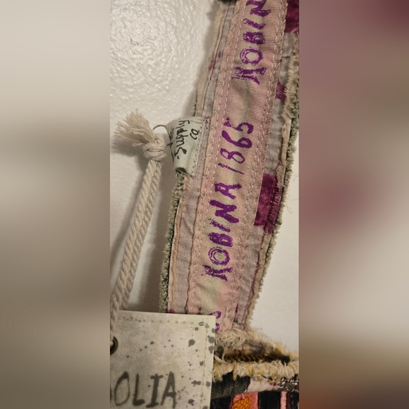 Magnolia Pearl Crossbody Buttefly Bag - Picture 4 of 5